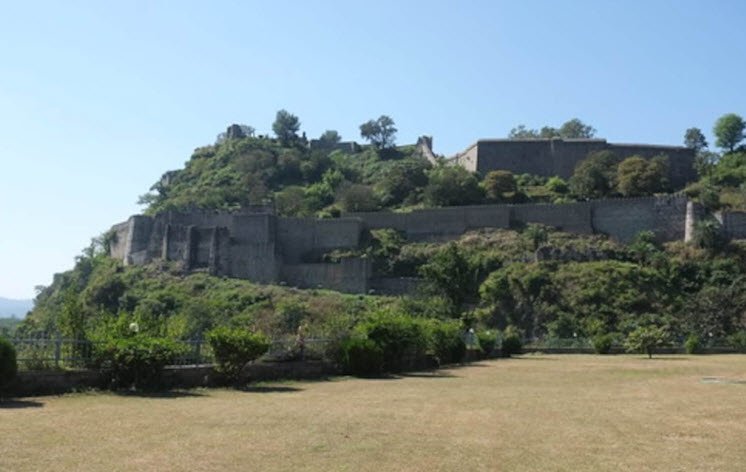 Bachhretu Fort, Bilaspur (HP), Himachal Pradesh - Vushii.com